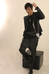 幻灯：俞灏明韩国宣传照曝光 潮男展露成熟魅力