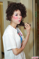 组图：李若彤李丽珍等扮学生妹拍TVB剧集广告