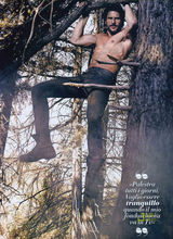 组图：性感男星乔-曼根尼罗赤身拍丛林大片