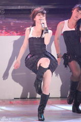 幻灯图：庾澄庆张小燕带队PK 众多红星献艺除夕节目