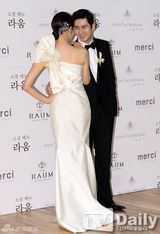 组图：SS501许永生等帅气亮相权民尹智敏婚礼