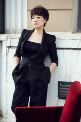 组图：陈小艺短发写真显别样魅力