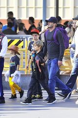 高清组图：贝克汉姆带三个儿子迪斯尼乐园游玩