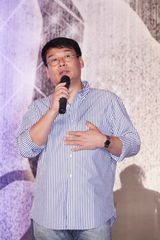 组图：《下一个奇迹》开机 王鸥与谢霆锋陷纠缠爱恋