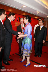 幻灯图：汪明荃否认欺负老公 罗家英力挺称无所谓