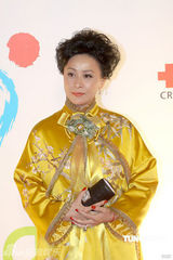 幻灯图集：王菲再现招牌烟熏妆 刘嘉玲黄色唐装雷人