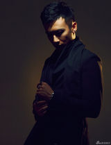 叶项明杂志大片 演绎经典黑白格调