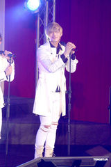 高清：韩国男团“F.CUZ”旋风抵台 两成员带伤上阵