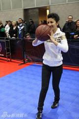 组图：黄奕NBA明星赛全记录 形象大使投注东方目光