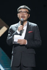 组图：郁可唯李玉刚现身品牌周年庆演唱会