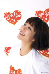 高清图：文根英金强宇携手为慈善 展现温暖笑容