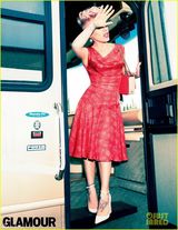 组图：粉红佳人裸身透视登杂志火辣彪悍