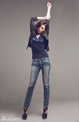 幻灯图：小宋佳帅气裤装写真 复古摩登秀修长美腿