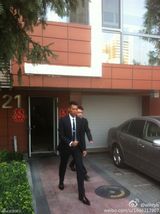 组图：林丹携伴郎团迎亲受阻 携手大跳四小天鹅