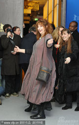 幻灯图集：《猛犸象》记者会 杰拉尔-德帕迪约亮相