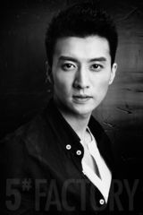 组图：高仁最新黑白诱惑写真曝光 霸气十足