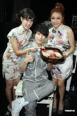 严爵台北开唱“不孤独” 挑战新专辑全曲目