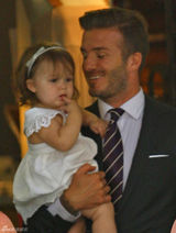 策划：七公主和萌爸贝克汉姆的亲密瞬间