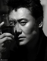 组图：吴秀波登《红秀》封面 一个演员的自我剖白