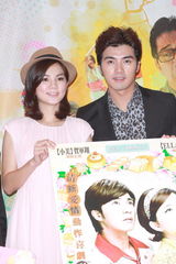 组图：Ella获男粉丝送钻戒 首度搭档贺军翔