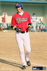 组图：金昌烈吴智昊等韩国众星参加棒球大赛