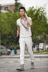 明星爱街拍：撞色连衣裙VS男士丝巾搭配