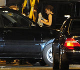 组图：《杰克-莱恩》片场 奈特莉与派恩亲密对戏