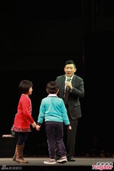 组图：周秀娜穿太空服被吊起 花心前男友遭炮轰