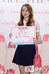 组图：宋智孝等出席活动 泰妍海军风连衣裙清凉