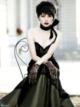 组图：徐若瑄《Vogue》大片演绎复古风情