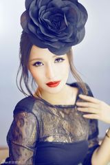 组图：万美汐夏日清新写真魅力四射