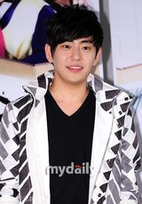 组图：裴涩琪李敏豪等宣传古装版《色即是空》