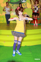 幻灯图：黑涩会美眉参加世界杯活动 看球不为看帅哥