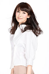 组图：《囧人》贾青简洁白衬衫干练清纯