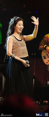 组图：韩国歌手朴基英Koonta出演尹道贤节目展歌喉