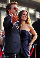 高清组图：《钢铁侠2》首映 唐尼献吻帕特洛