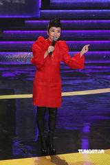 组图：金钟奖颁奖现场主持人陶晶莹红衣似火