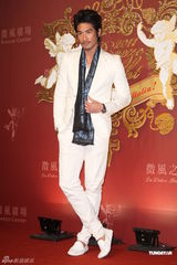 组图：张艾嘉露背装豪气大笑 隋棠遇旧爱同场不尴尬