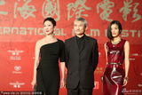 组图：上海电影节红毯 徐克施南生携手亮相
