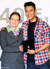 组图：陈坤获雪绒花勋章 接拍古装戏有裸露