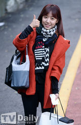 组图：众韩爱豆自信赴高考 SJ河智苑应援