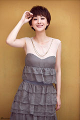 组图：穆婷婷时尚短发写真干练可人