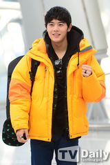 组图：《丛林的法则》金炳万桐俊赶赴婆罗洲