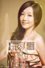 幻灯图：薛佳凝打造梦幻爱丽丝 显温婉柔美气质