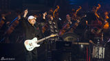 组图：崔健摇滚交响音乐会上演 经典老歌引爆全场