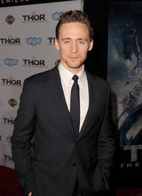 组图：《雷神2》好莱坞首映 抖森帅气骑摩托