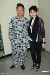 组图：曾志伟络腮胡造型亮相 钱嘉乐汤盈盈秀恩爱