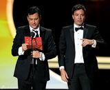 组图：63届艾美奖现场 名嘴抢话筒引混战