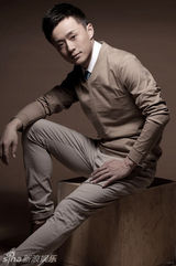 组图：吴健拍摄冬日写真 复古情调暖意十足