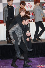 高清组图：Beast等赴港开唱 泫雅望与PSY再合作